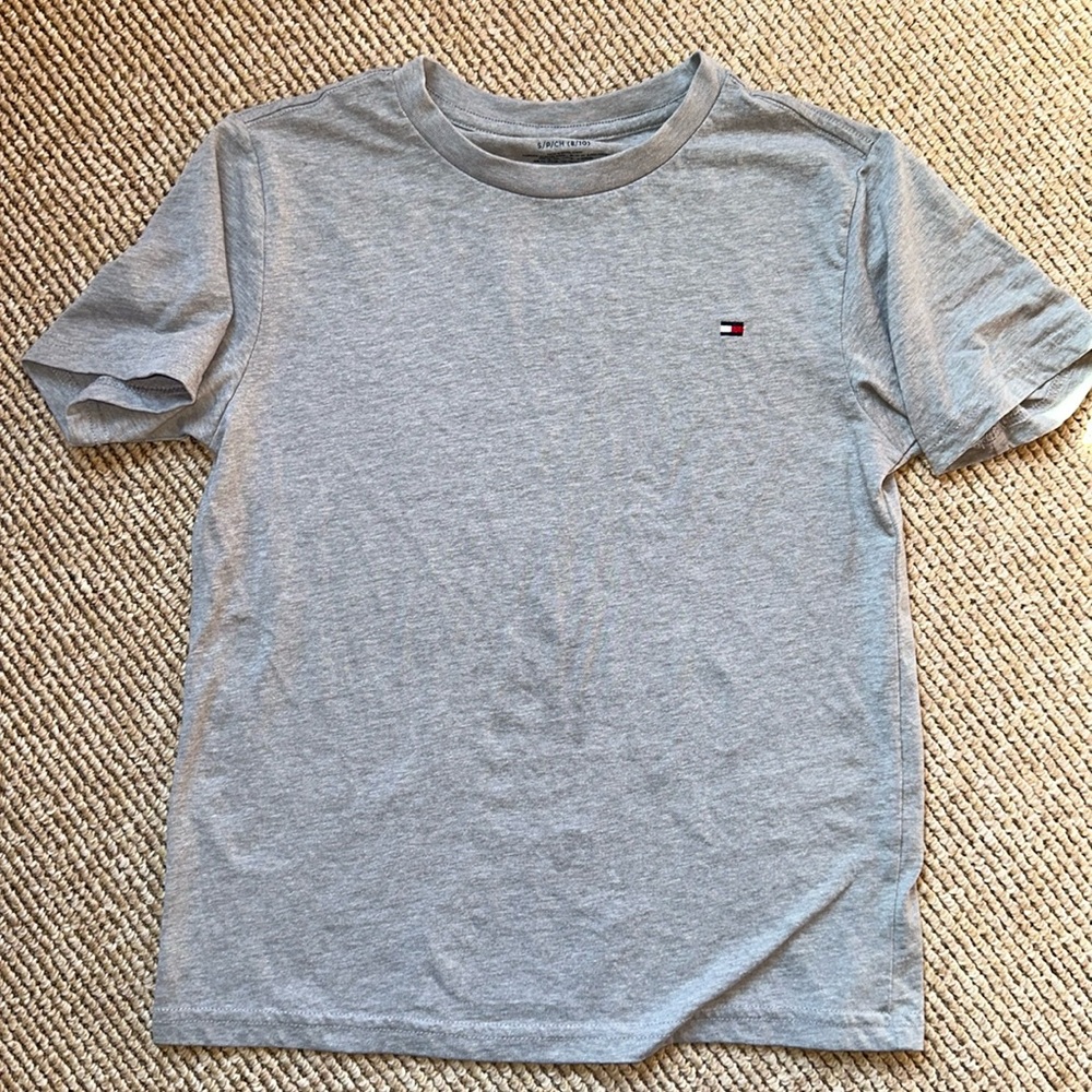 Tommy Hilfiger boys size small 8/10 grey short sleeve tee shirt